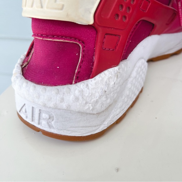 Nike Air Huarache Run Fuchsia Sneaker Shoes - Picture 4 of 11
